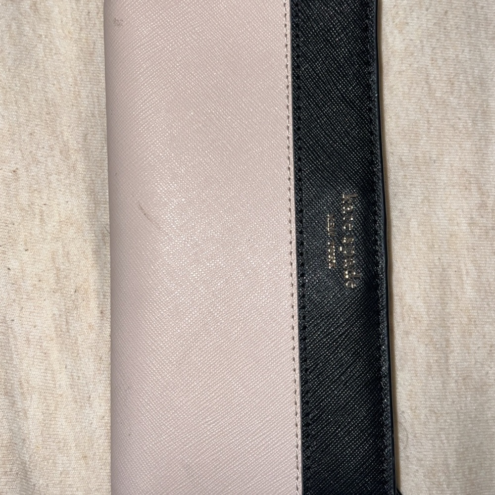 Kate spade wallet- excellent condition barely used